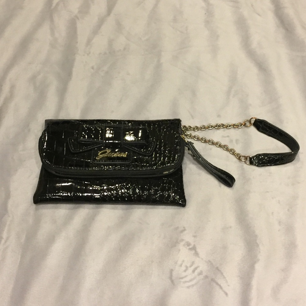 FINAL $ 💋Guess patent Black wristlet💋